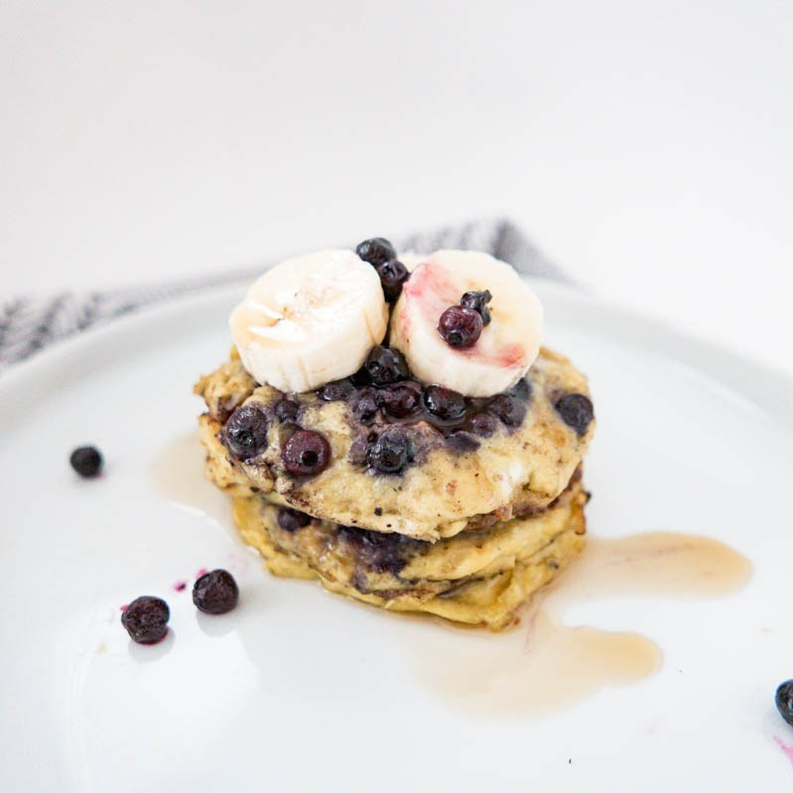 3-Ingredient blueberry banana pancakes