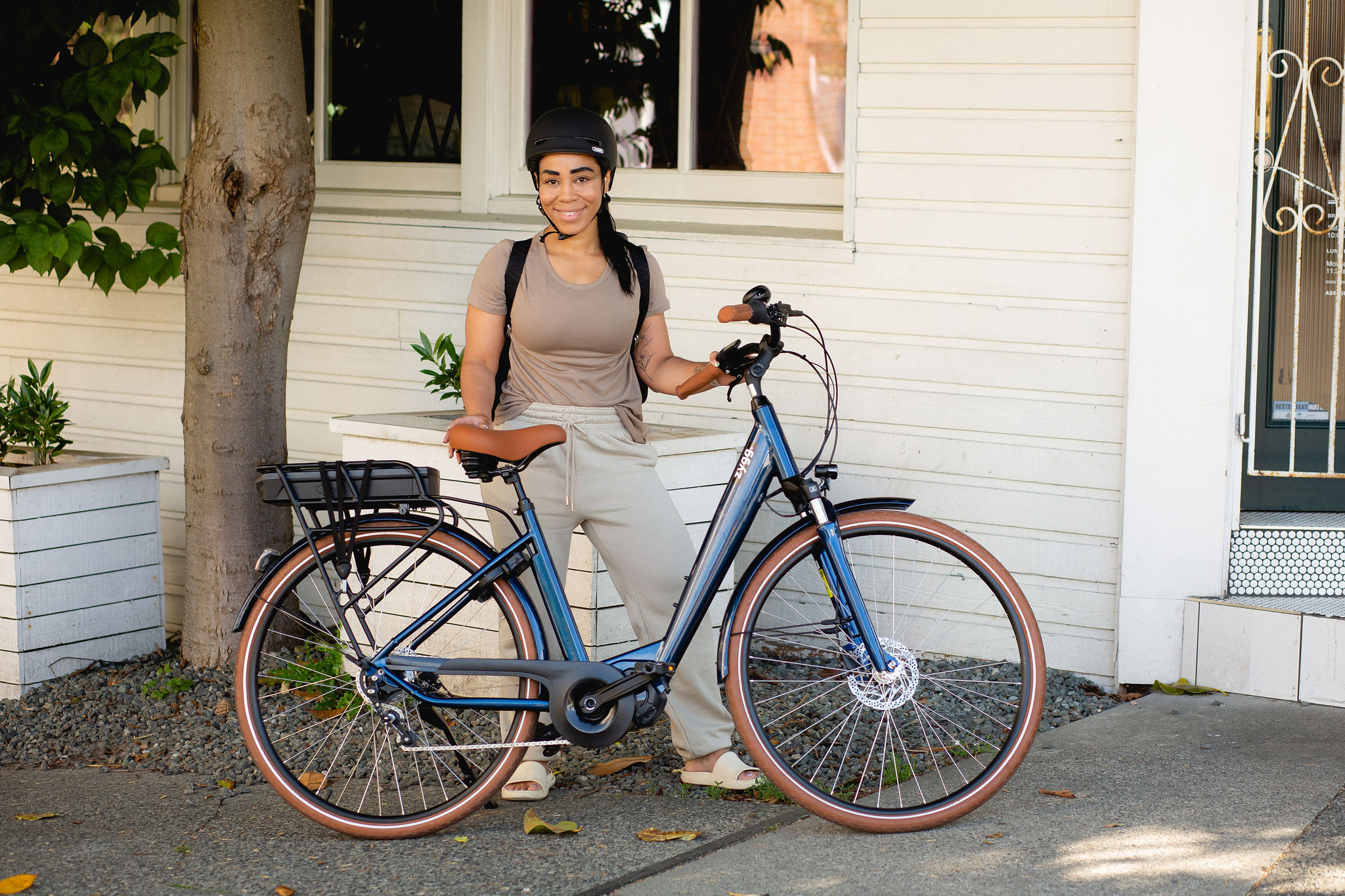 girl standing behind Zygg e-bike