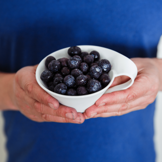 Choose Blue for Diabetes Awareness Month – Eating a handful of blueberries meets the required daily fibre intake.