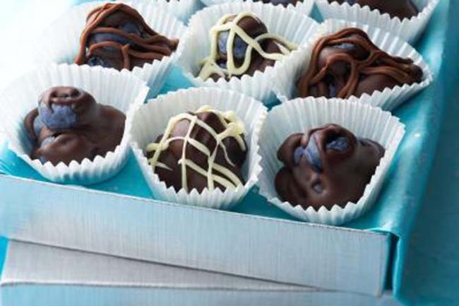 Blueberry Chocolate Clusters