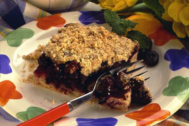 Quick Blueberry Peach Crisp